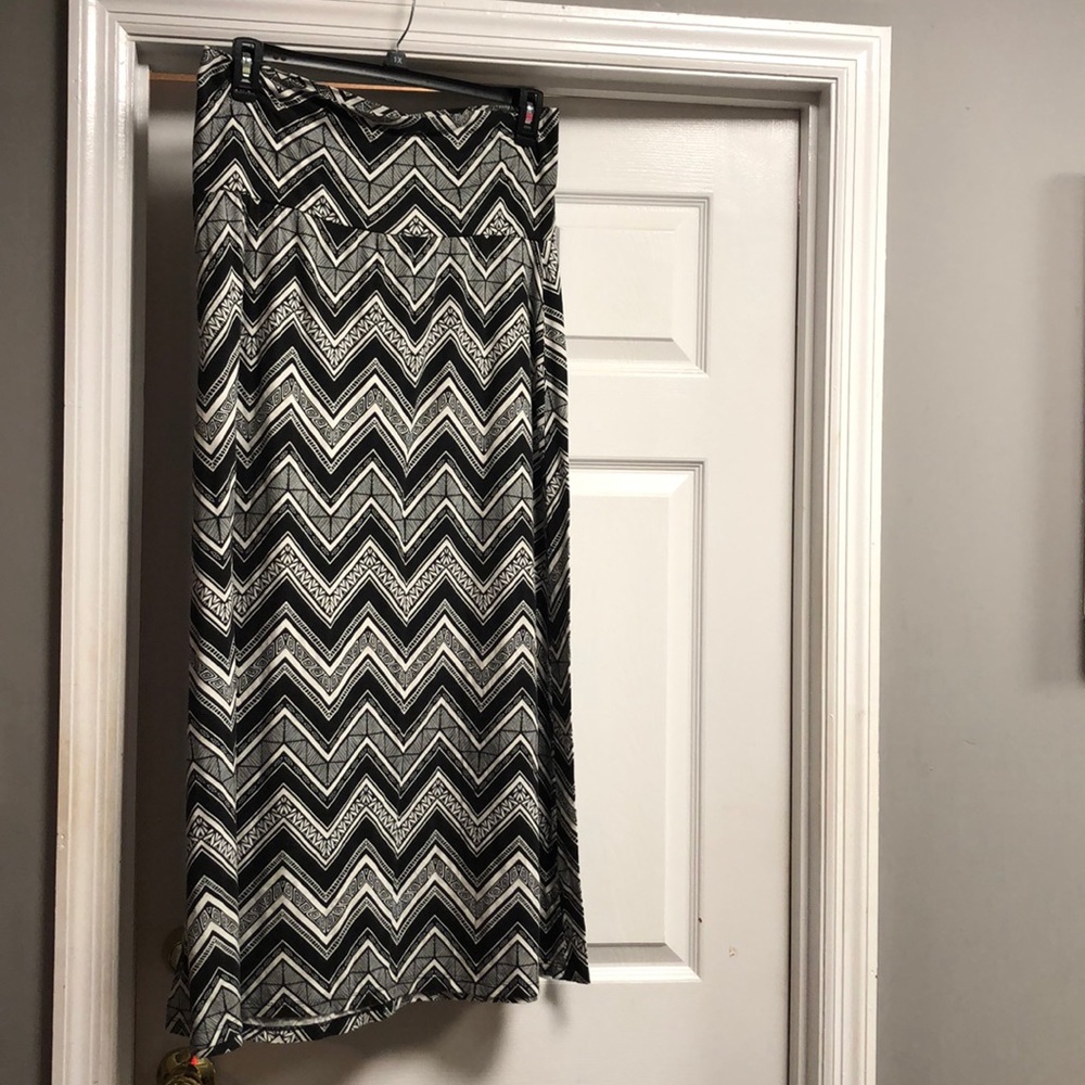 Zigzag pattern skirt